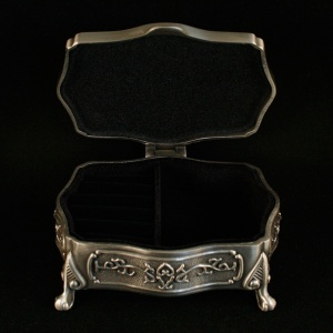 Jewelry Box - Claddagh with Feet (Open)