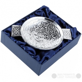 Toasting Quaich - Celtic Knots Toasting Quaich - Celtic Knots