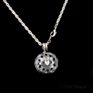 Claddagh Necklace Diffuser